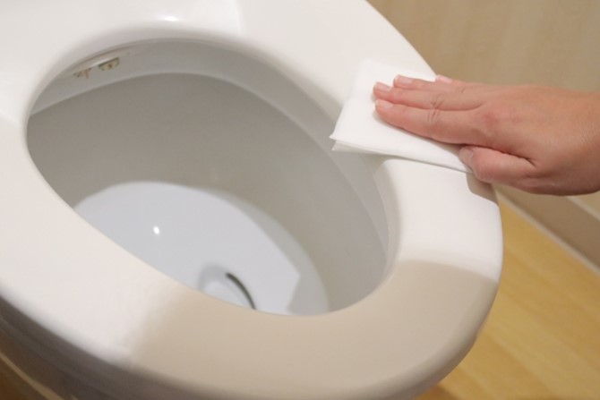 トイレの便座についた黄ばみの掃除のやり方や準備するもの